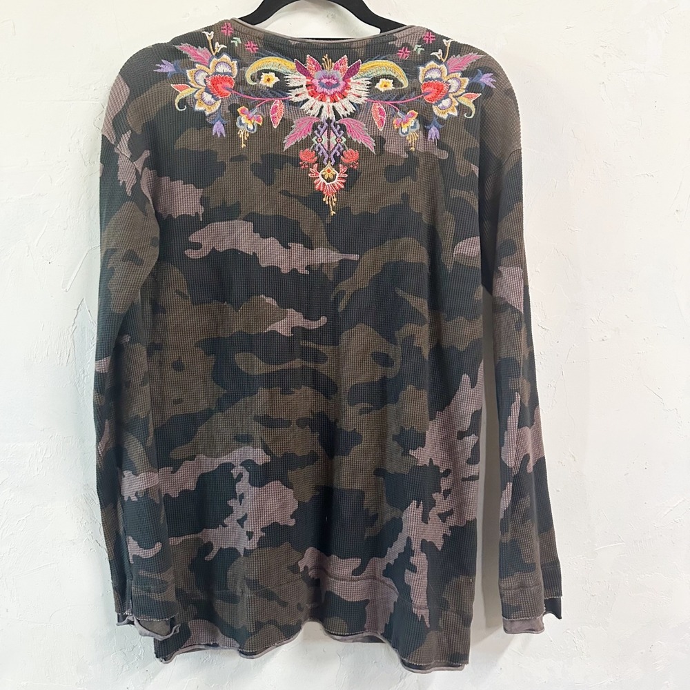 Johnny Was Camo Thermal Cotton Floral Embroidered Long Sleeve Top Small Waffle - Picture 9 of 10